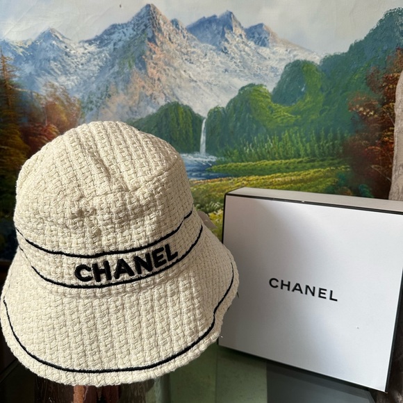 CHANEL Ivory Textured Bucket Hat - Picture 3 of 9
